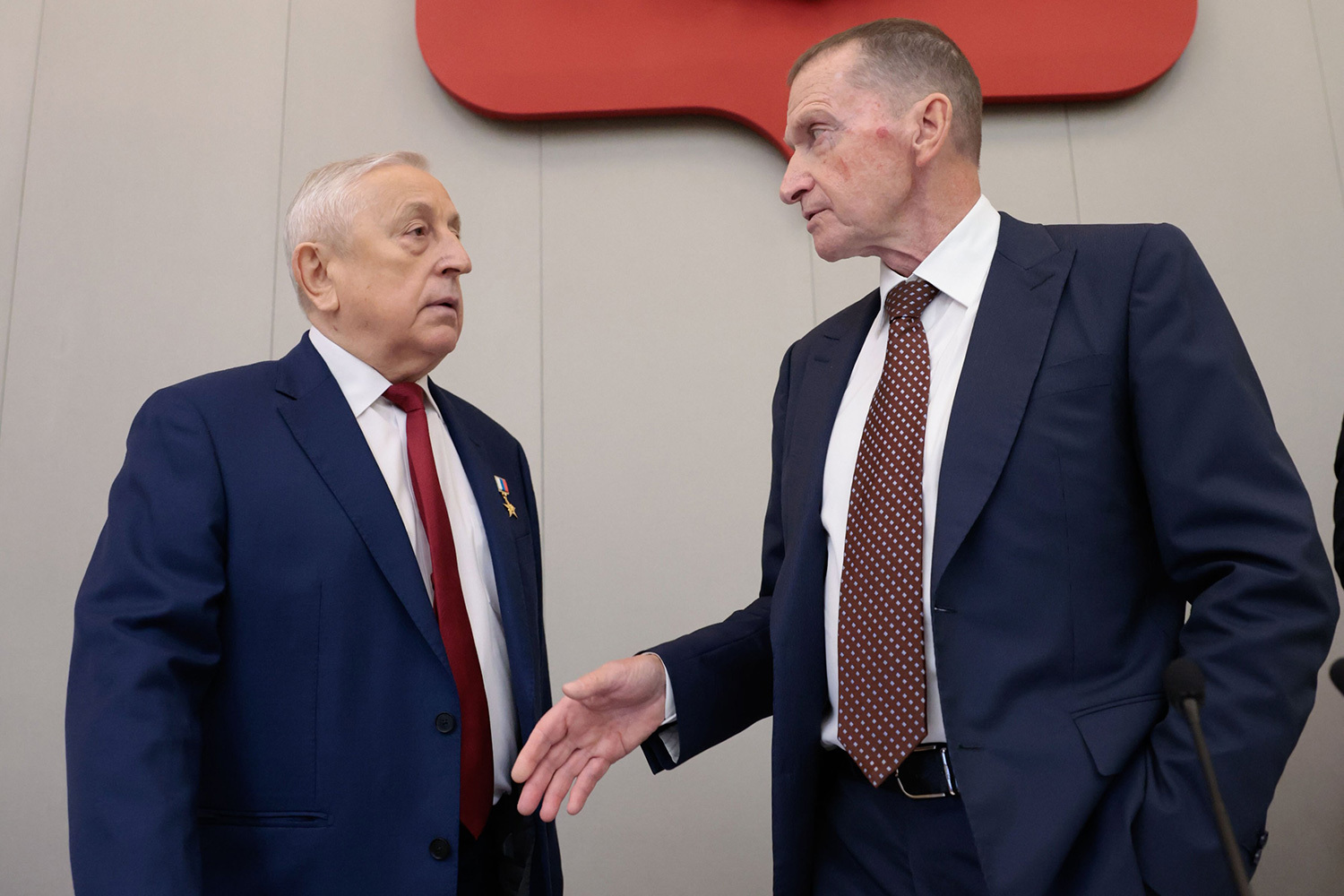 Депутаты Николай Харитонов и Юрий Петров.