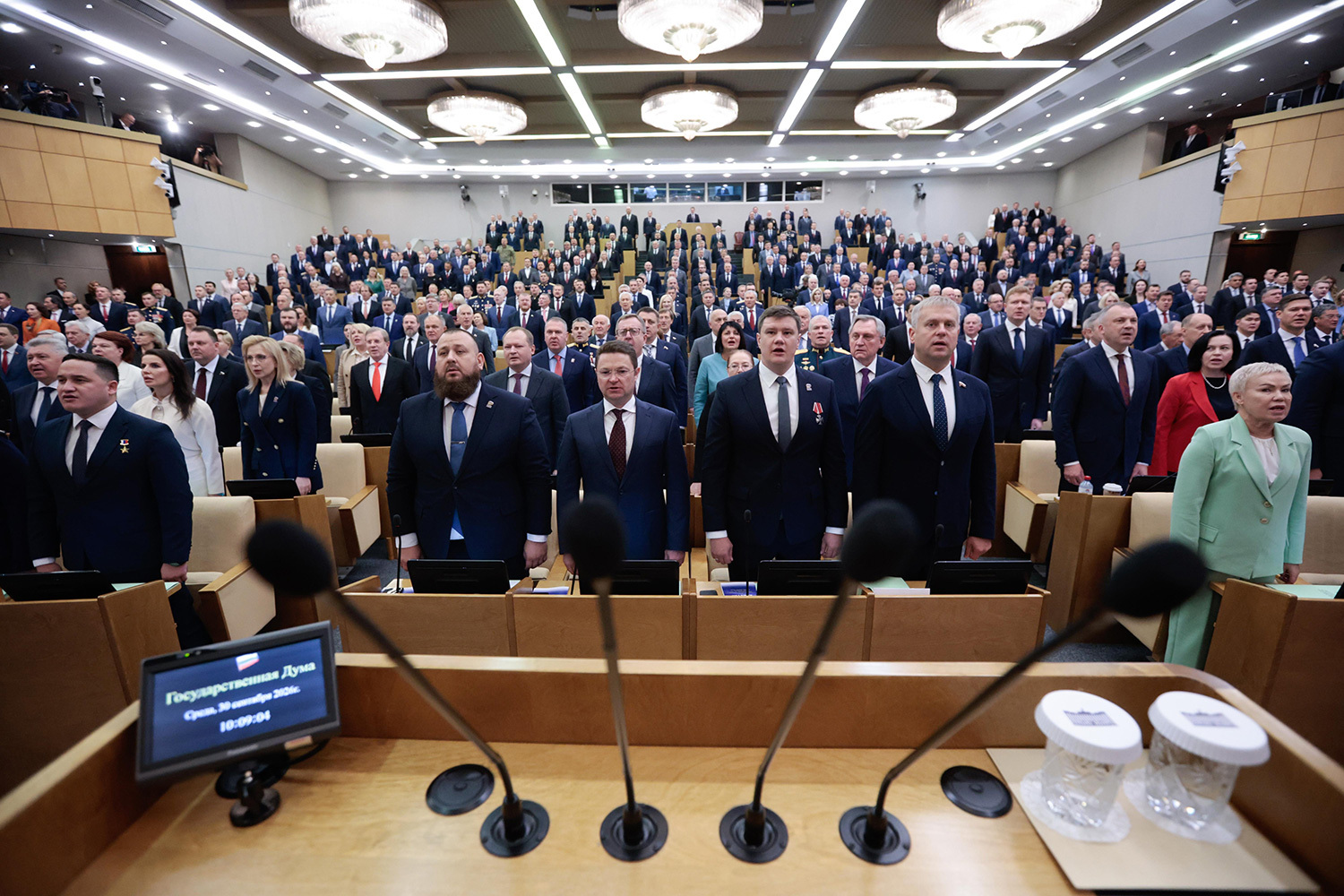 Выступая на первом пленарном заседании, президент поздравил всех с Днем воссоединения Донецкой и Луганской народных республик, Запорожской и Херсонской областей с Россией.