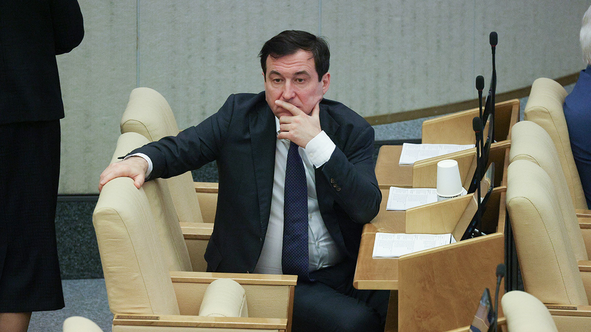 Многие экс-депутаты (на фото – Дмитрий Гусев) не готовы навсегда уходить из политики, а некоторым удавалось прежде даже возвращаться в Госдуму