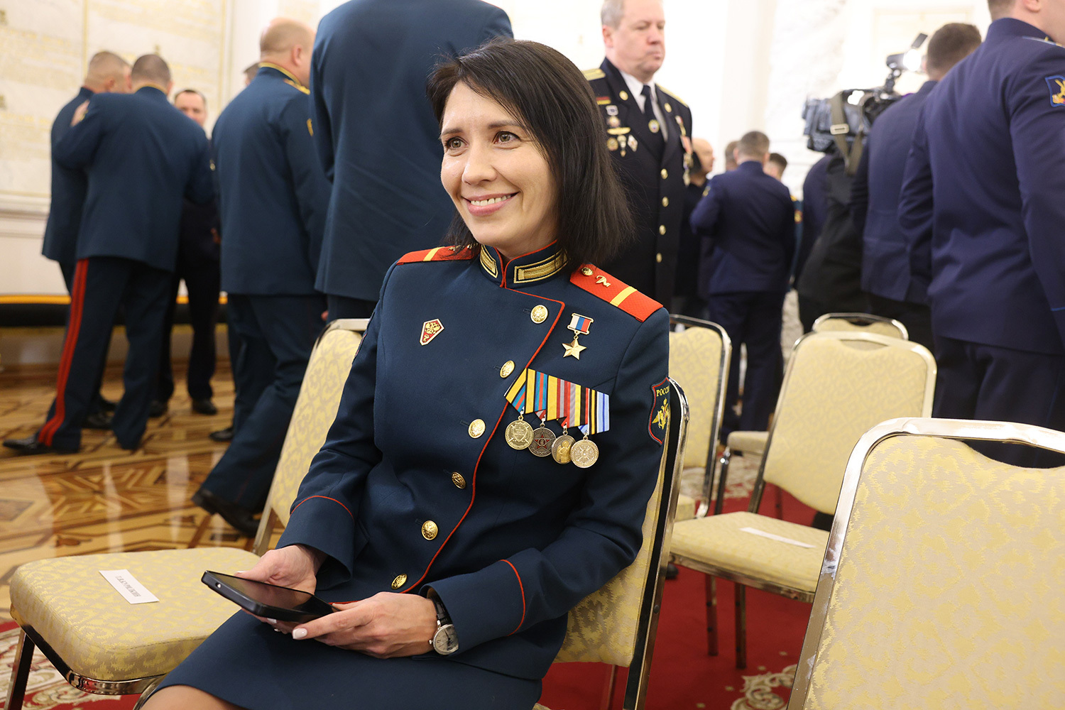 Ефрейтор Людмила Болилая («Единая Россия») стала первой женщиной, получившей звание Героя России в ходе спецоперации. При артиллерийском ударе она накрыла собой тяжелораненого бойца, приняв осколки на себя. 9 марта 2025 г. удостоена «Золотой Звезды».