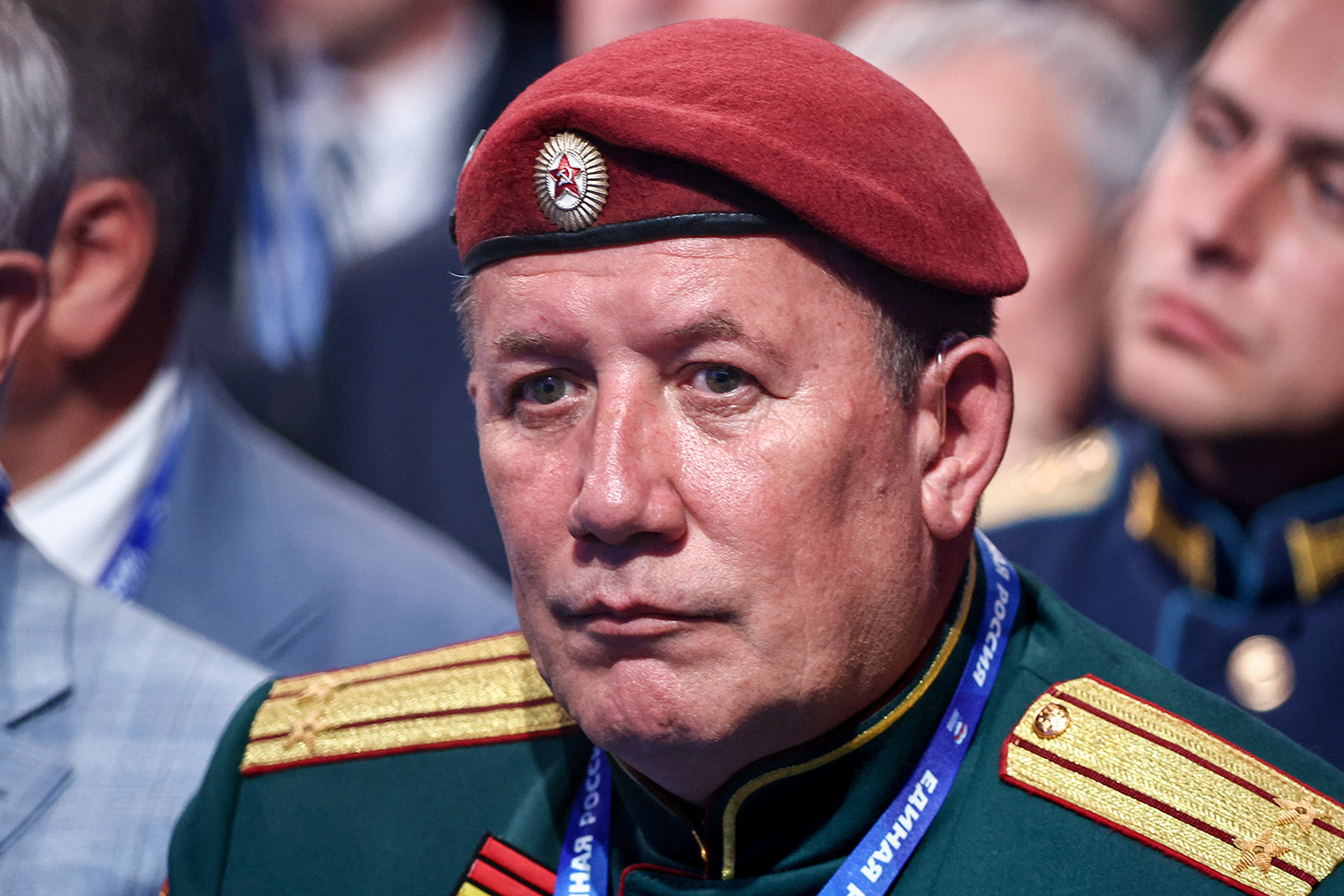 Командир отряда спецназа Александр Янклович («Единая Россия») был удостоен звания Героя России за ликвидацию ваххабитского укрепрайона в дагестанском селе Карамахи в 1999 г. Офицер лично подавлял огневые точки и руководил действиями подразделения в условиях плотного огня противника.