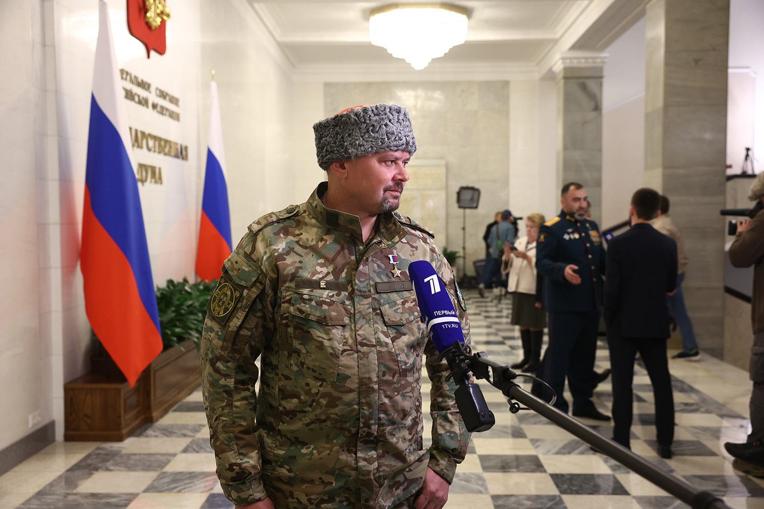 Командир добровольческого батальона «Сибирь» Олег Ликонцев («Единая Россия») стал первым казаком, удостоенным звания Героя России на СВО. 8 июля 2023 г. получил «Золотую Звезду» за удержание стратегически важных рубежей под Артемовском при отражении атак превосходящих сил врага.
