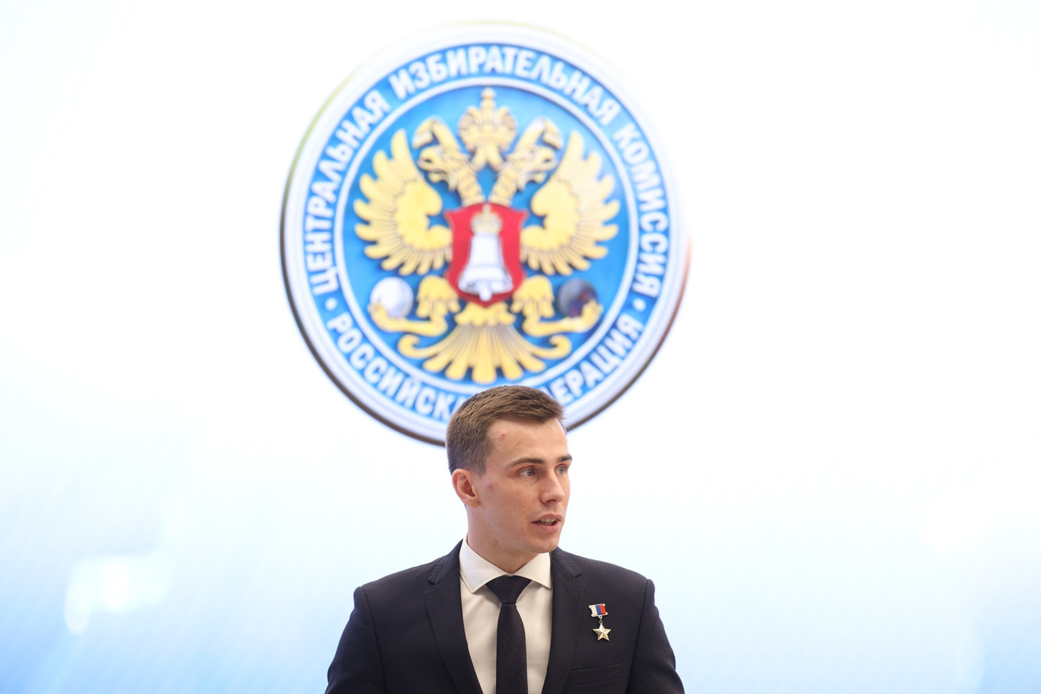 Гвардии капитан морской пехоты Владислав Головин («Единая Россия»), больше известный по позывному «Струна», освобождал Мариуполь и лично вел в бой десантно-штурмовое подразделение. Спасая сослуживца, он получил тяжелое ранение, после чего лишился голени. 20 сентября 2022 г. был награжден «Золотой Звездой».