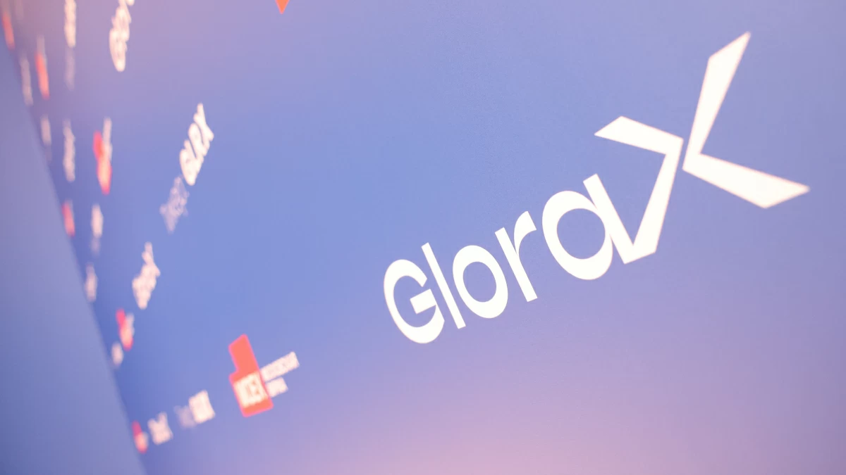 Акции Glorax подскочили почти на 14% на новостях о присоединении дочернего НТВО