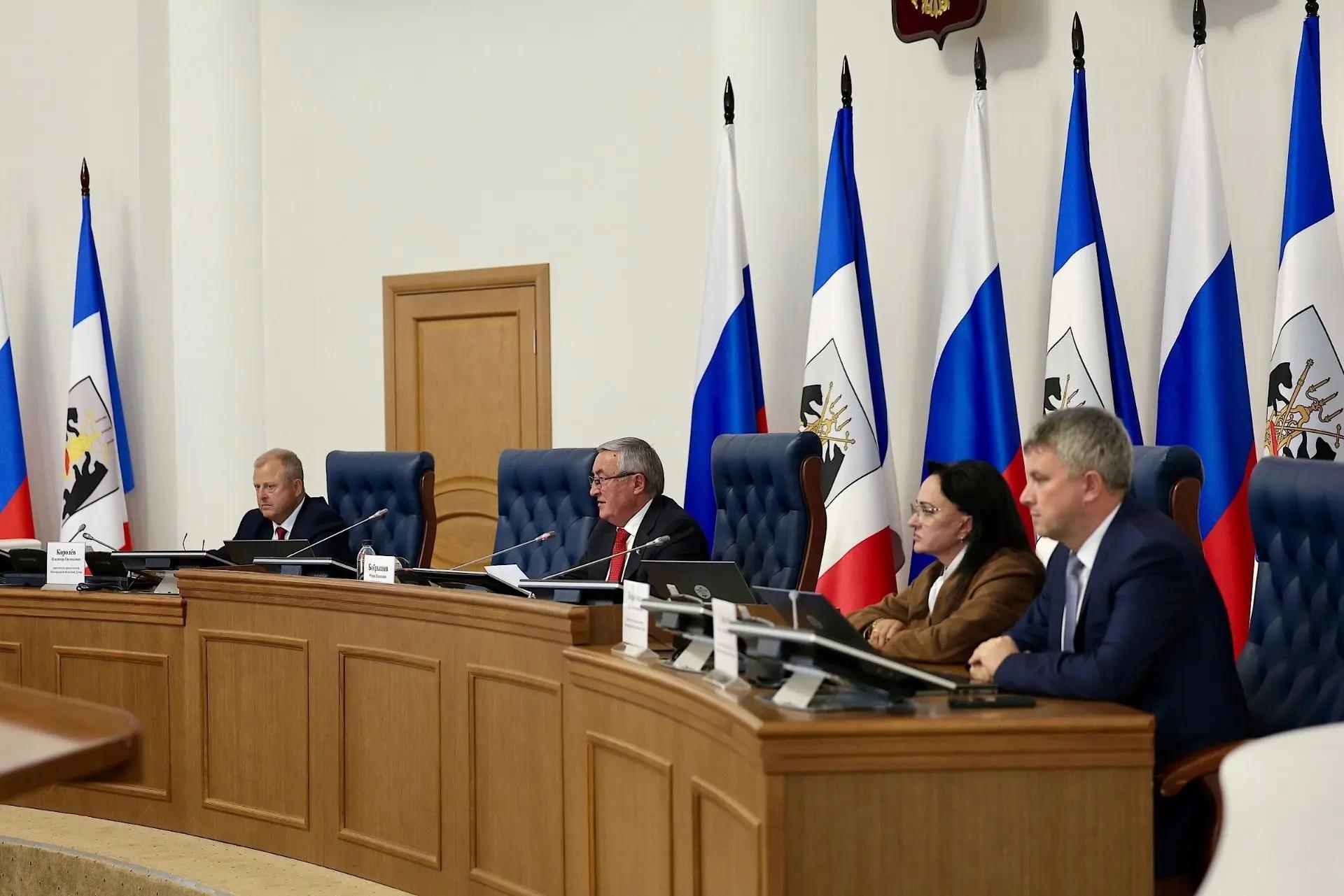 Председателем парламента вновь избран 75-летний единоросс Юрий Бобрышев