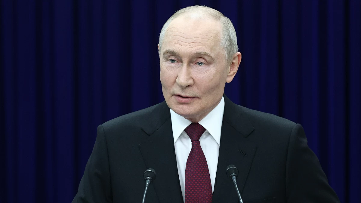 Путин призвал повышать координацию спецслужб с операторами связи и банками