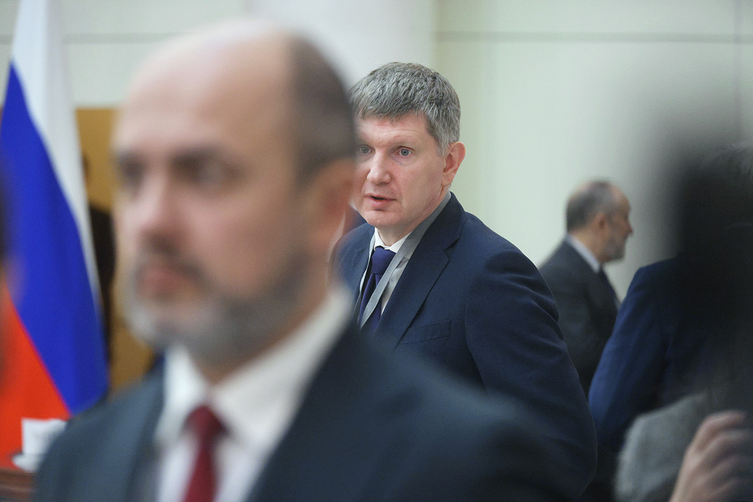 Министр экономического развития России Максим Решетников (на заднем плане фото).