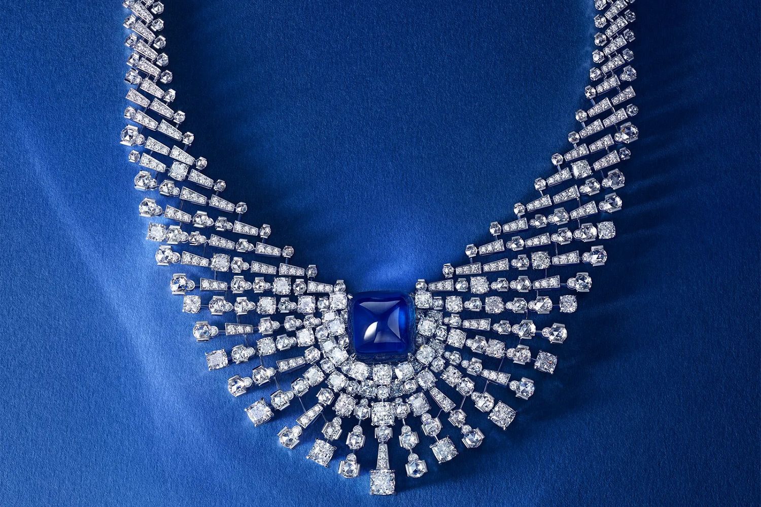 Архитектура драгоценностей: как Cartier выстраивает диалог с камнем
