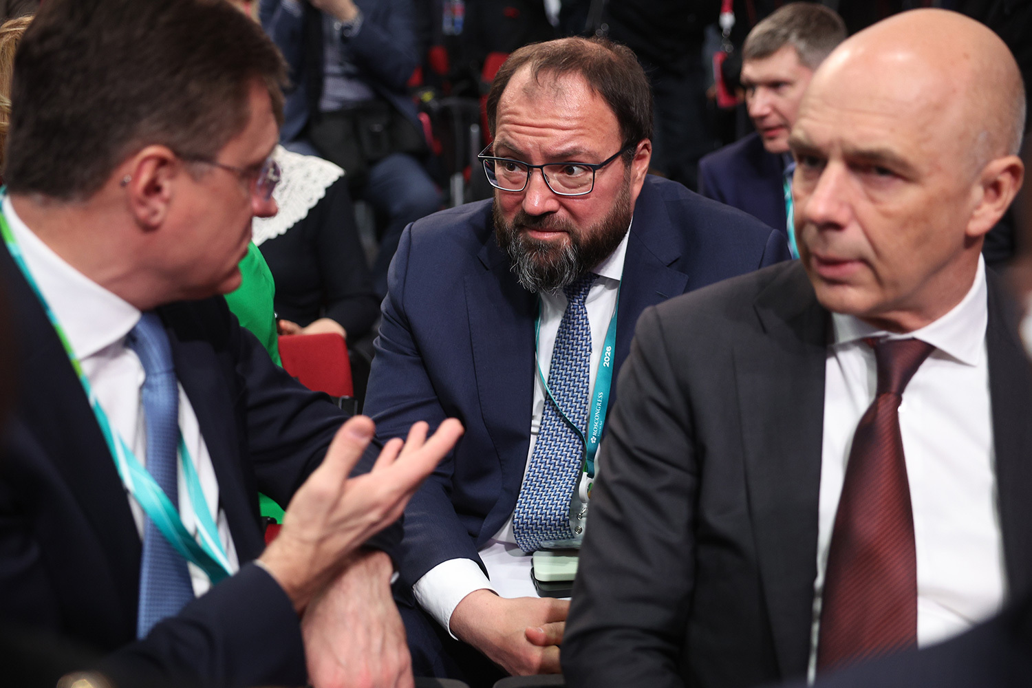 Президент отметил, что 12 из 20 самых быстрорастущих экономик мира находятся на африканском континенте.На фото слева направо: заместитель председателя правительства Александр Новак, глава Минцифры Максут Шадаев, вице-премьер – министр финансов Антон Силуанов.
