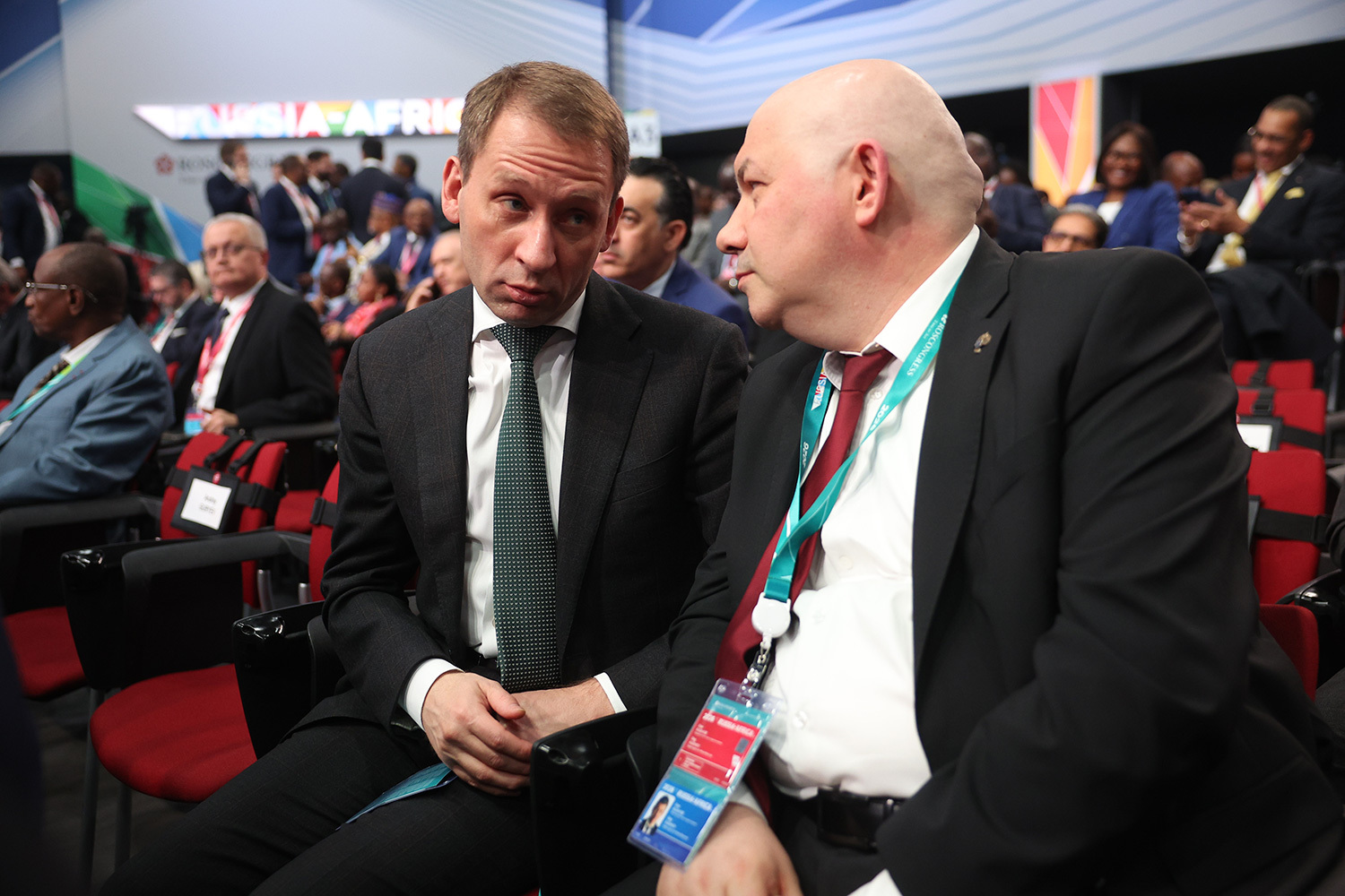 Министр природных ресурсов и экологии Александр Козлов (на фото слева)