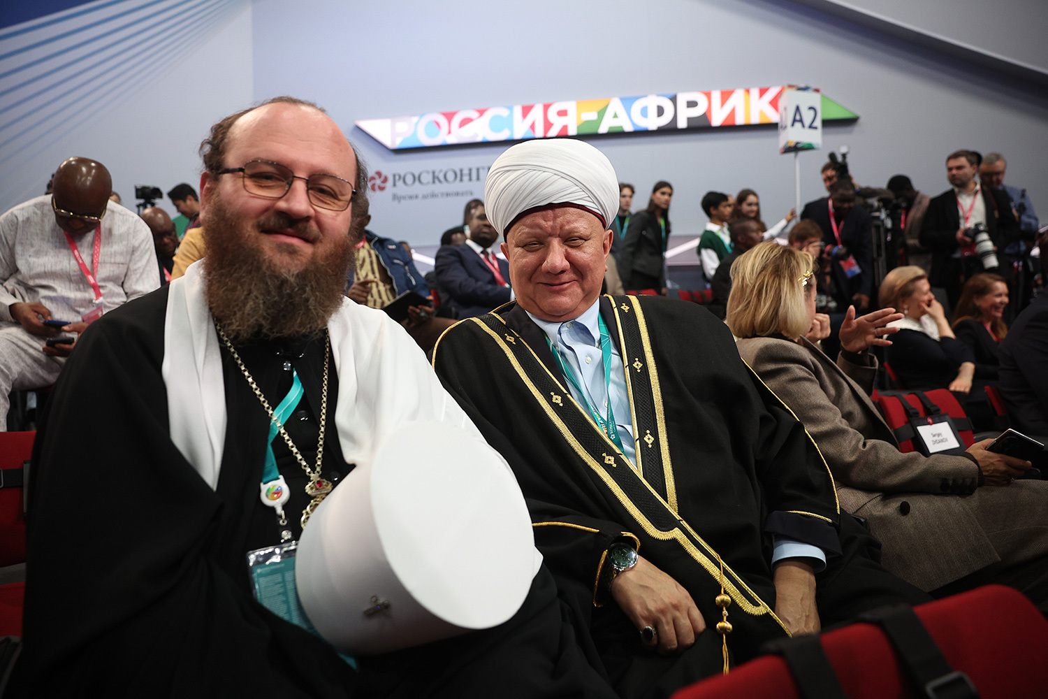 Митрополит Каирский и Северо-Африканский, патриарший экзарх Африки Кирилл и председатель Духовного собрания мусульман муфтий Альбир Крганов.