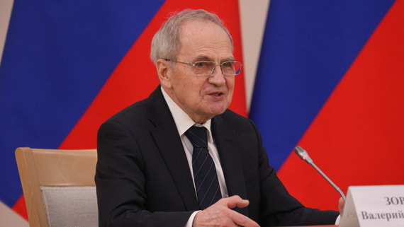 Путин наградил орденом главу Конституционного суда РФ Зорькина