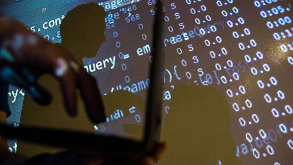 Технология блокчейна позволяет хранить и подтверждать информацию о сделках между многими сторонами без дорогостоящего посредничества брокеров или бирж