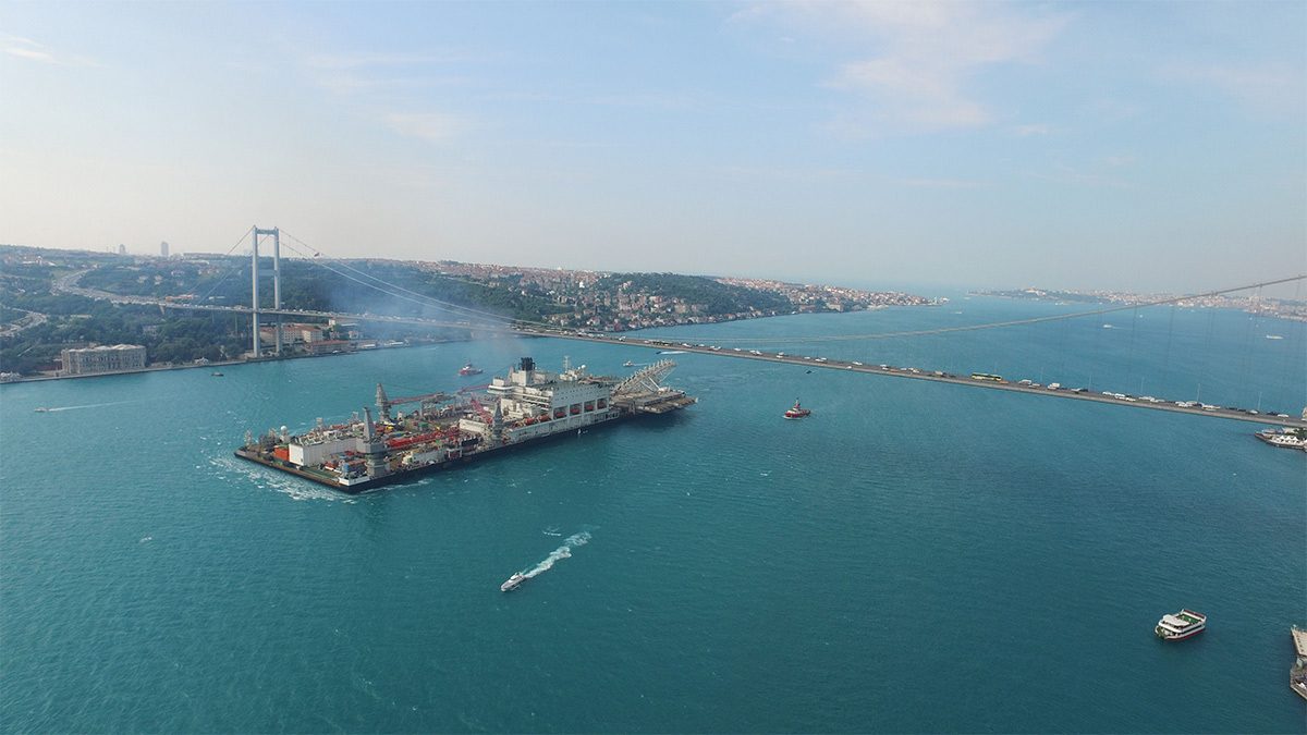 Компания планирует использовать новое, крупнейшее в мире строительное судно Pioneering Spirit, оснащенное шестью установками для сварки и нанесения покрытия