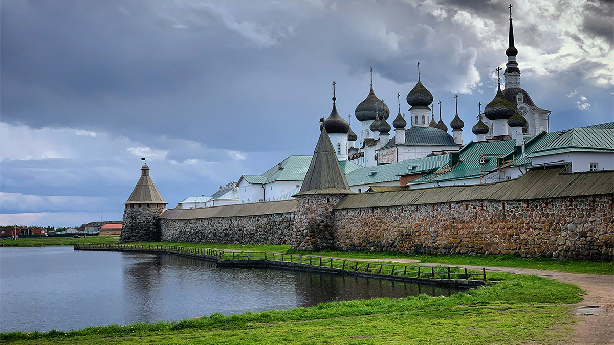 Аэропорт на Соловках расположен в километре от Соловецкого монастыря