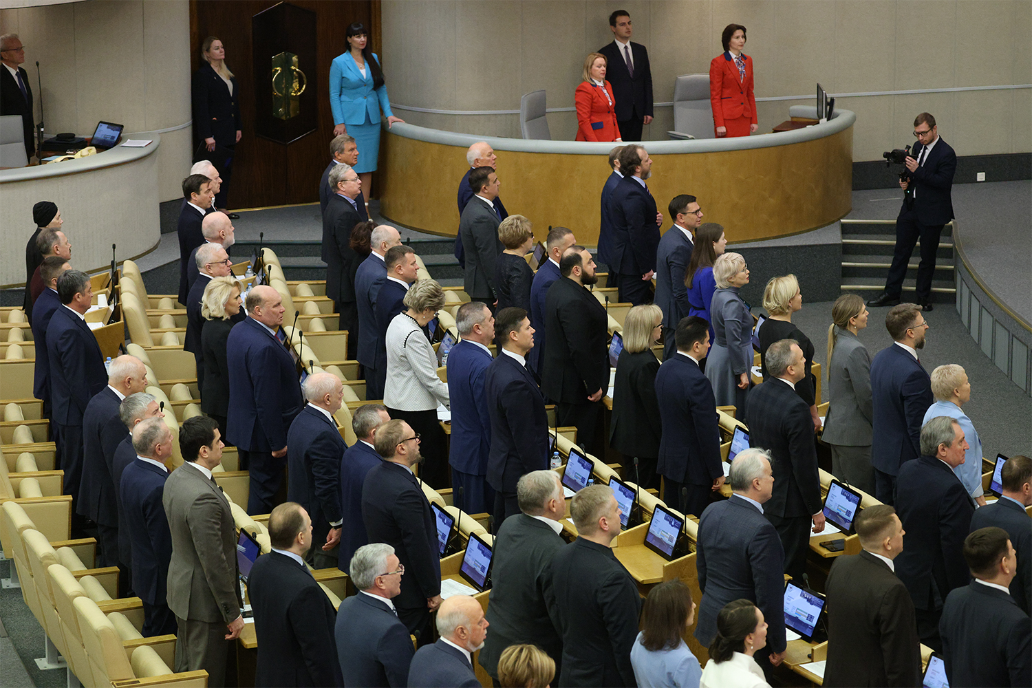 13 января Госдума провела первое пленарное заседание весенней сессии, которая станет заключительной в VIII созыве. Выборы нового состава нижней палаты пройдут в сентябре. Спикер Вячеслав Володин обратил внимание депутатов на то, что в законодательном портфеле находится 1078 инициатив.