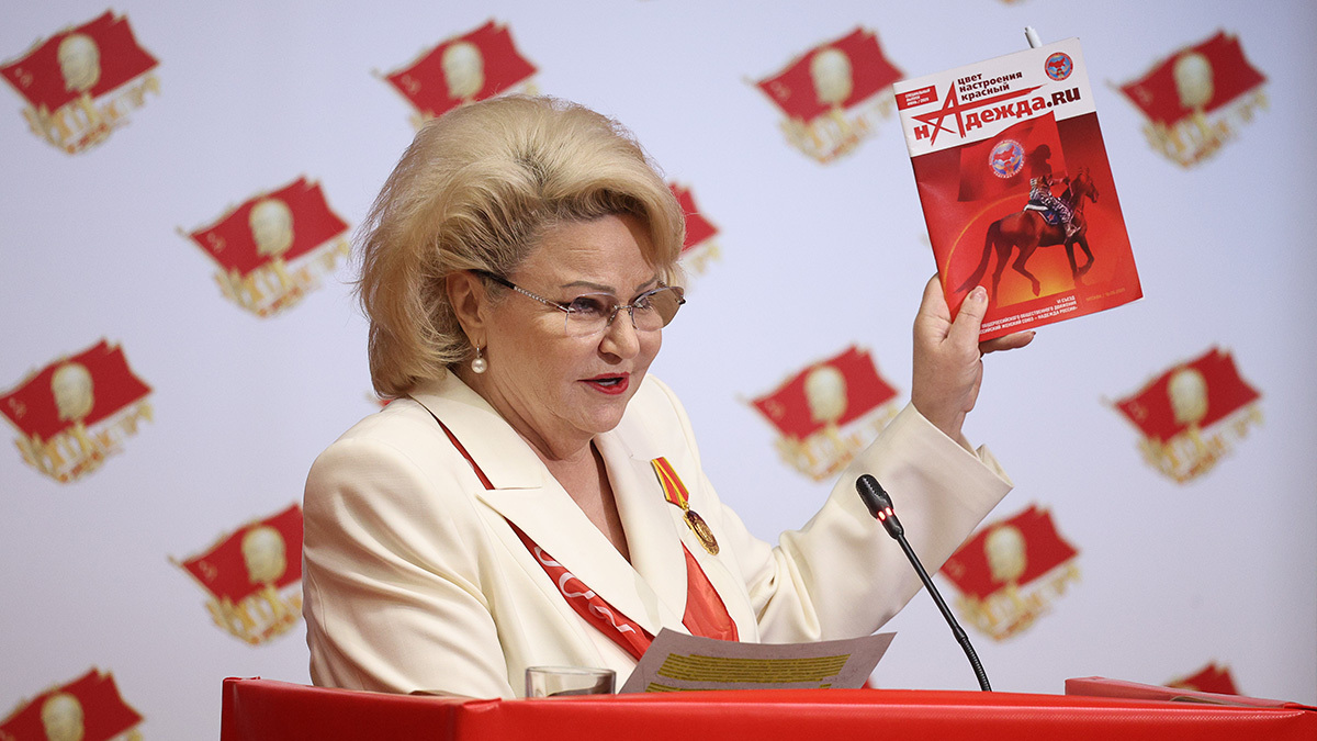 Коммунистка Нина Останина подчеркивает, что она родом из Сибири и неплохо знакома с Хакасией