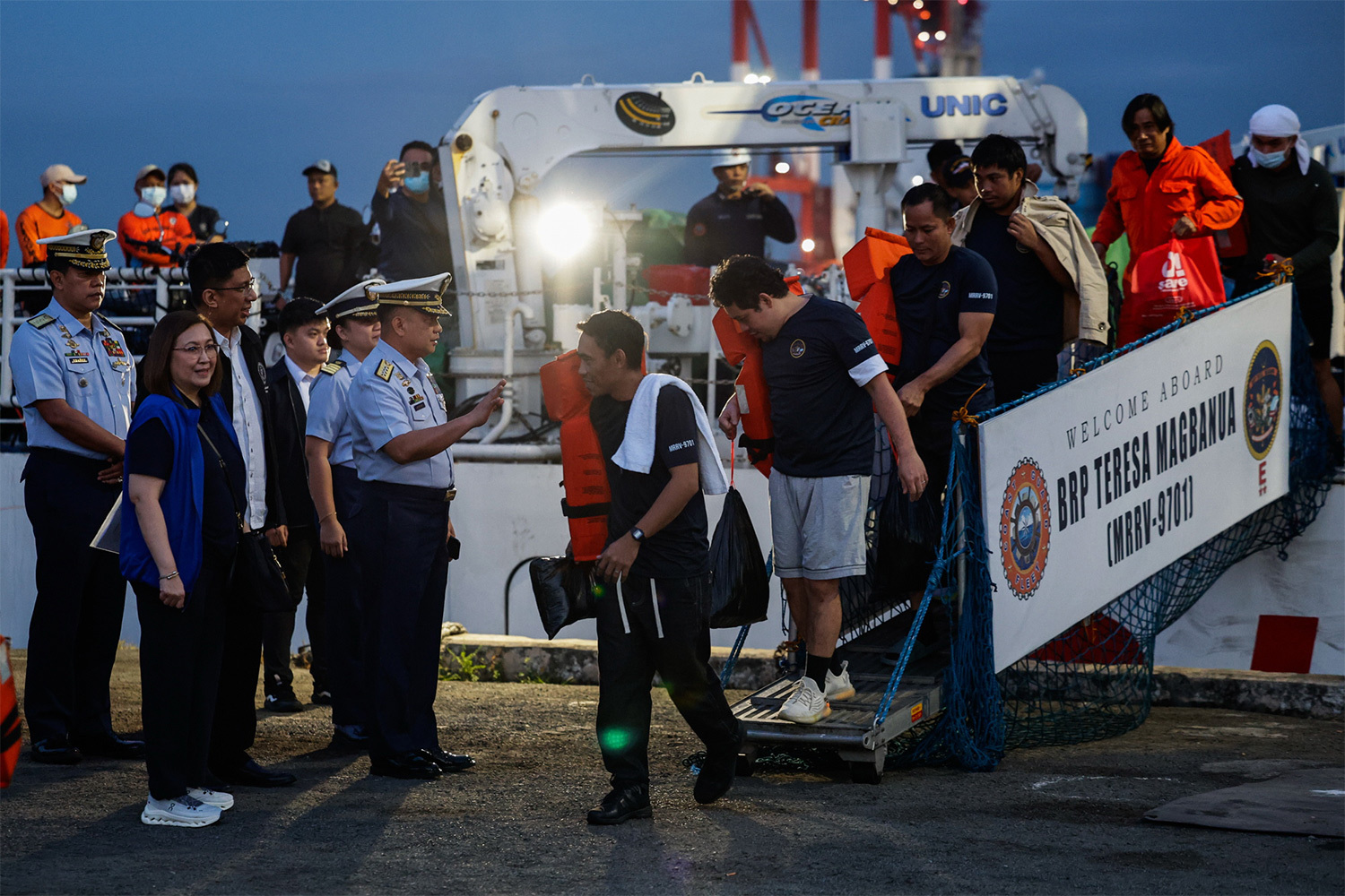 В ночь на 26 января на юге Филиппин затонул паром Trisha Kerstin 3, на борту которого находились 332 пассажира и 27 членов команды. В результате происшествия погибшими официально признаны 18 человек. Не менее 24 считаются пропавшими без вести. По заявлениям властей, в зоне бедствия проводится поисково-спасательная операция. Какие кораблекрушения считаются крупнейшими за последние годы – в галерее «Ведомостей».