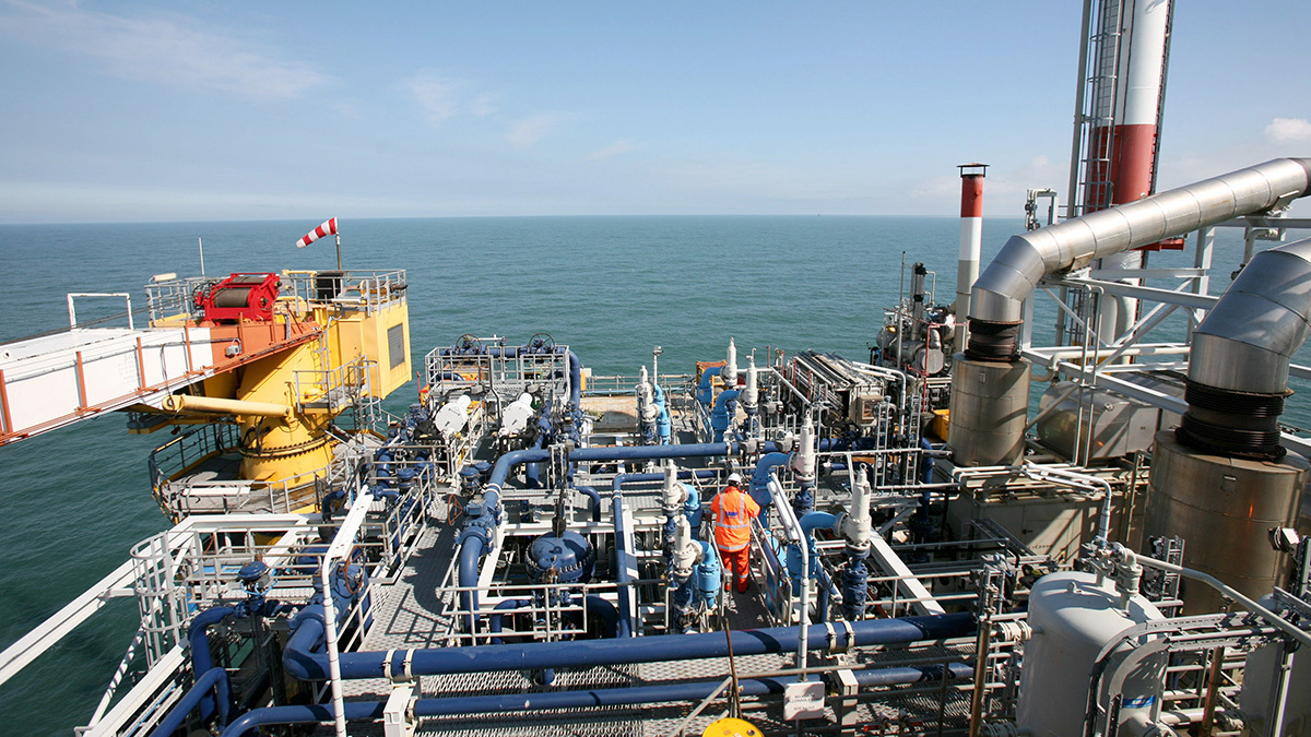 Юридические споры относительно долей «Газпрома» в европейских компаниях выглядят так же запутанно, как переплетения коммуникаций на добывающей платформе Wintershall в Северном море